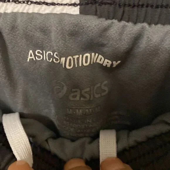 Gray and white running shorts - Picture 3 of 4